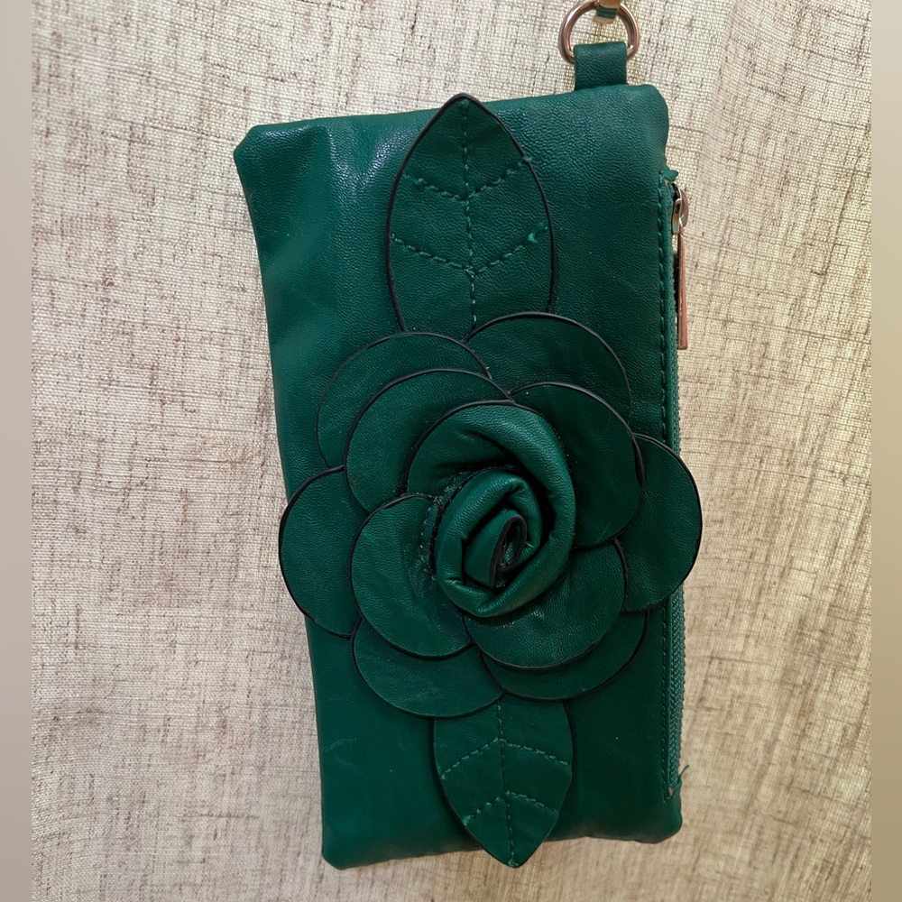 Green Floral Wristlet